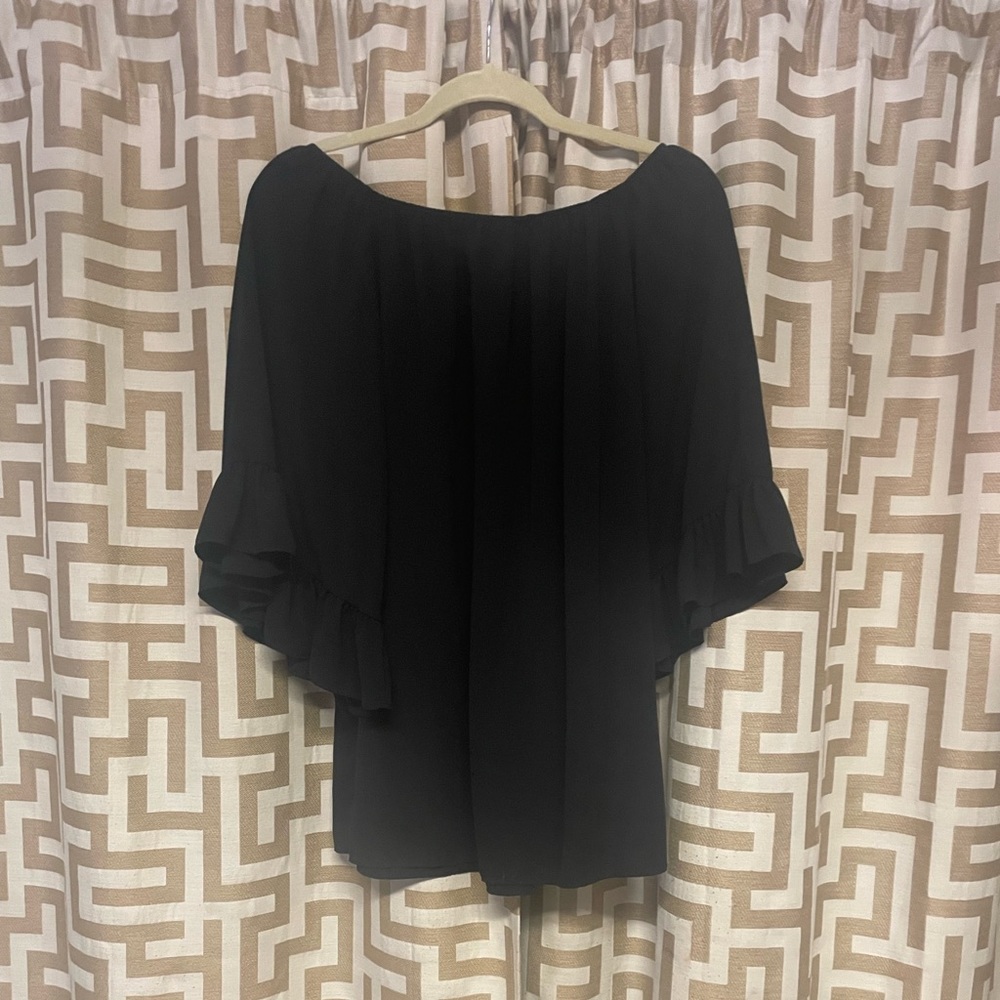COPY - Quarter length black lightweight top. Can be worn off the shoulders.